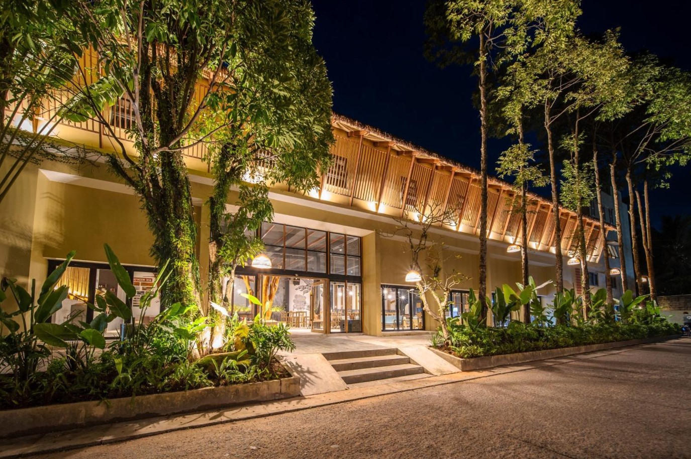 9Station Hostel & Bar